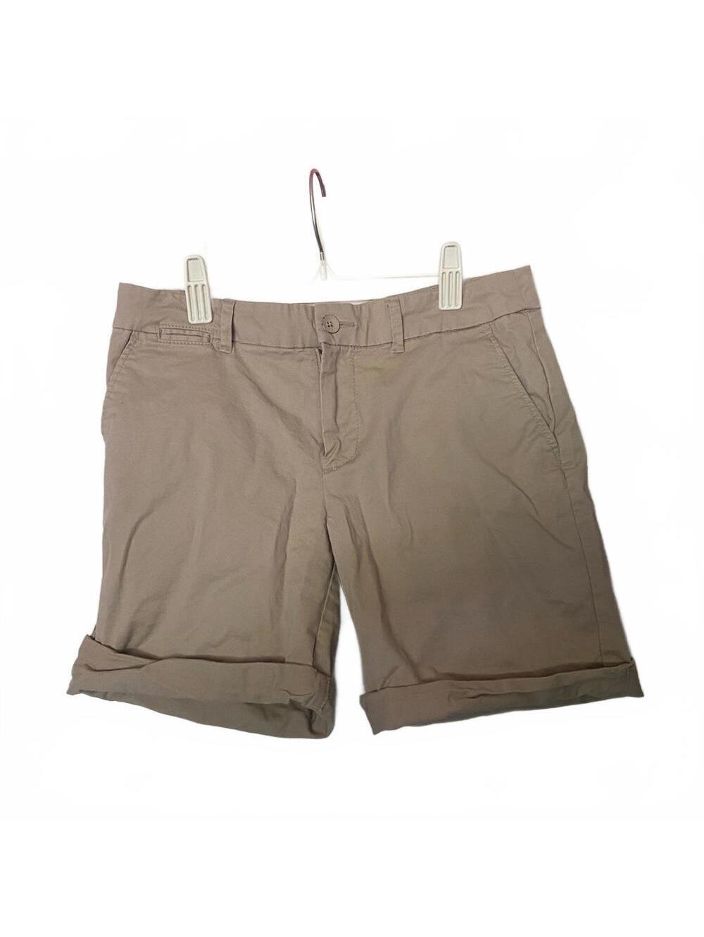 Gap khaki chino shorts Size 2 - could fit a 4